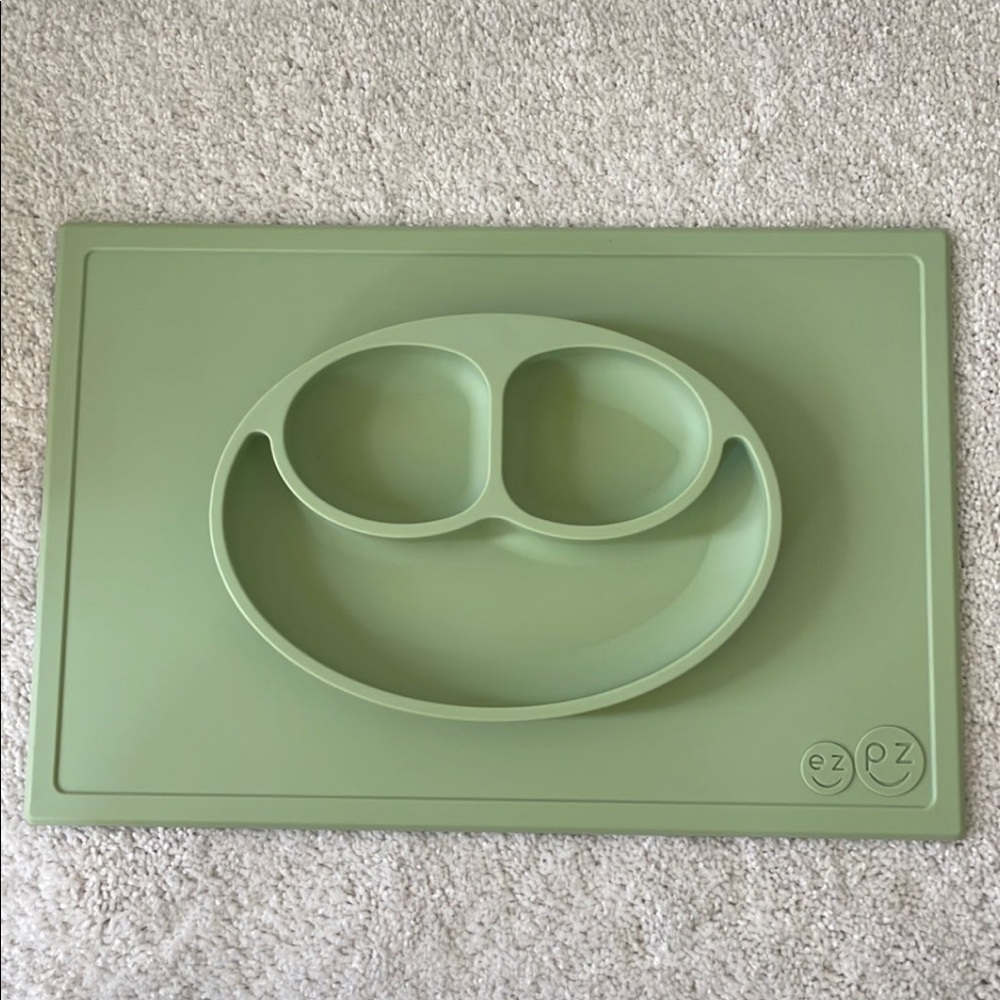 Ezpz silicon placemat/ bowl/ no brand blue placemat